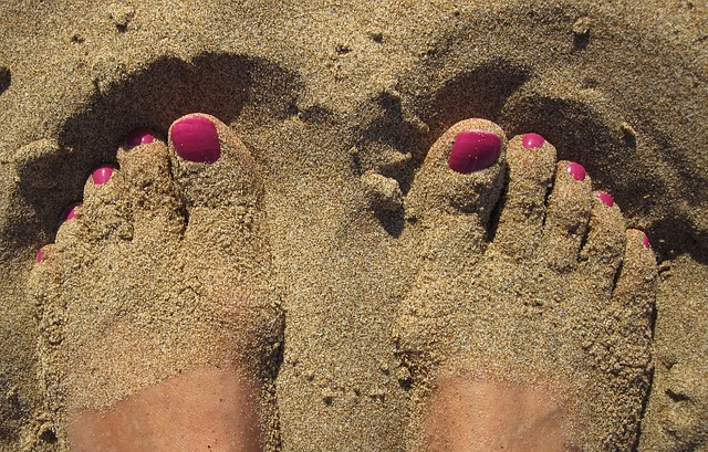 nohy v písku.jpg