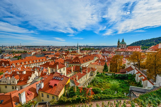 Pohled na panorama Prahy s Vltavou